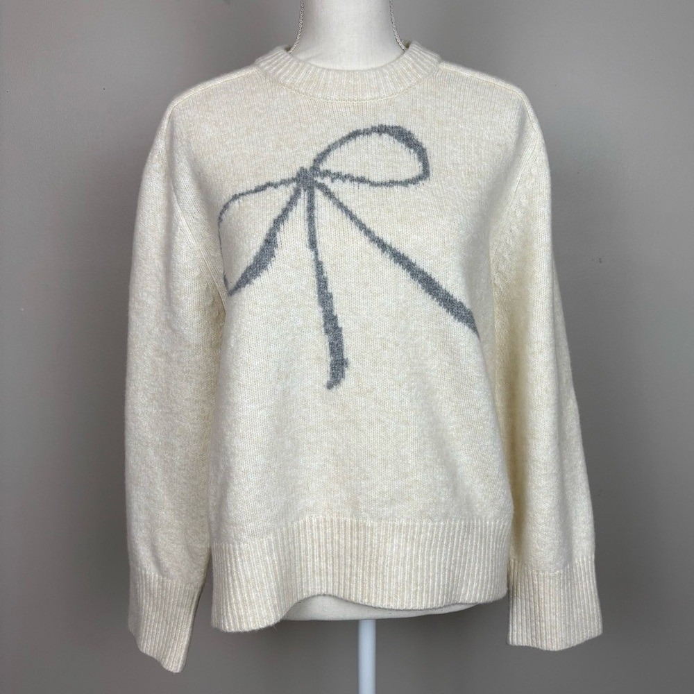Abercrombie &‎ Fitch Sweater Medium Ivory Crewneck Ribbed Knit With Grey Bow